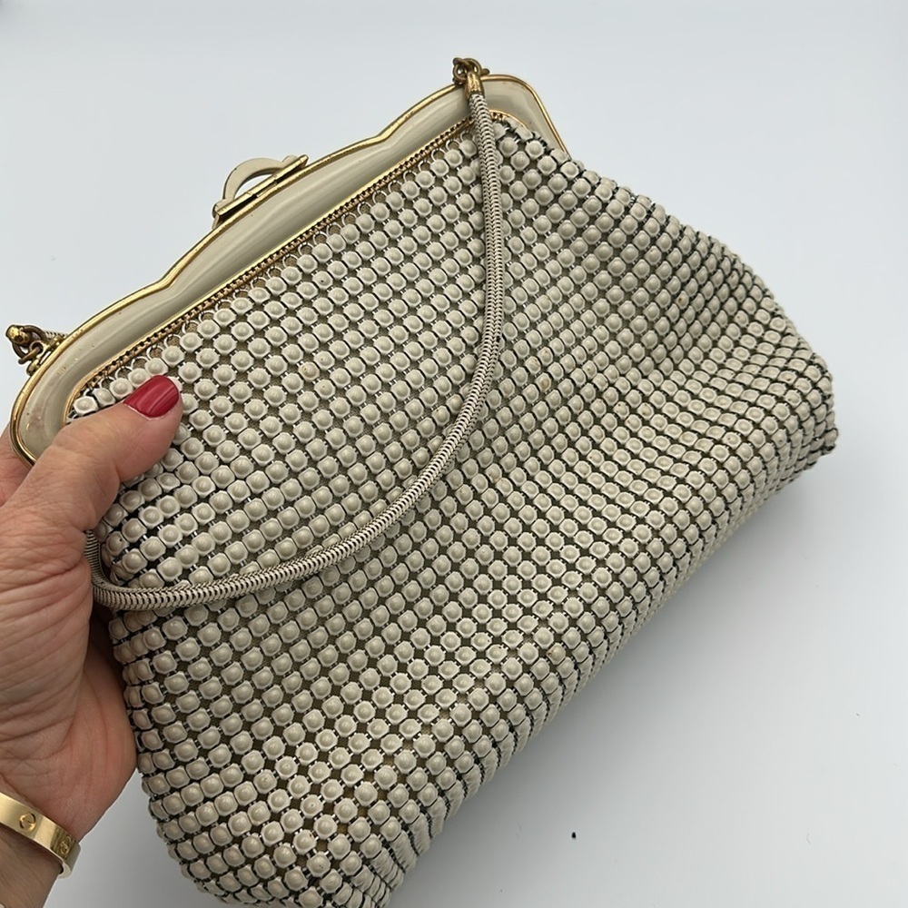 Vintage '70s Oroton Mesh Evening Purse in Gardenia Color - Picture 13 of 14